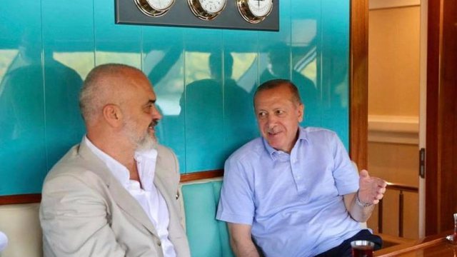 Rama, presion psikologjik Athinës para vizitës?! Publikon foton e veçantë me Erdoganin në rezidencën e tij verore: Me mikun e çmuar!