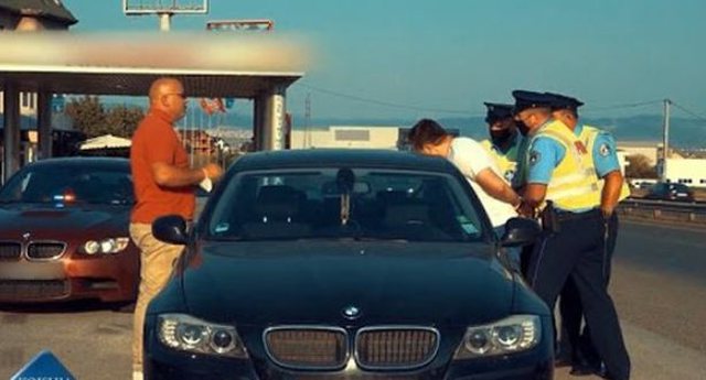 E pazakontë/ Tentoi të realizonte një kamera të fshehtë ndaj policëve, e pëson keq prezantuesi i njohur shqiptar, i ndodh ajo që nuk e priste