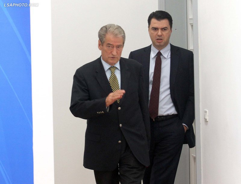 Marrëdhëniet Berisha-Basha të tensionuara, zëdhënësja e ish-kryeministrit kritika opozitës për datën e zgjedhjeve Marrëdhëniet Berisha-Basha të tensionuara, zëdhënësja e ish-kryeministrit kritika opozitës për datën e zgjedhjeve