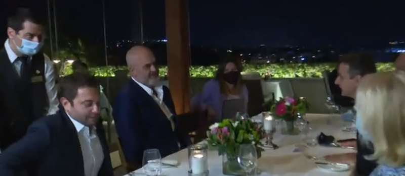 Darka me Edi Ramën: Zyra e kryeministrit grek zbardh çështjet e “nxehta” që u diskutuan mes dy homologëve Theksi u vu në…