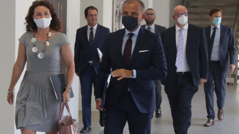 Ambasadorët rrisin presionet për konsensus: PD-LSI kërkojnë mbledhjen e Këshillit Politik, Gjiknuri i refuzon! Ja përplasjet Ambasadorët rrisin presionet për konsensus: PD-LSI kërkojnë mbledhjen e Këshillit Politik, Gjiknuri i refuzon! Ja përplasjet