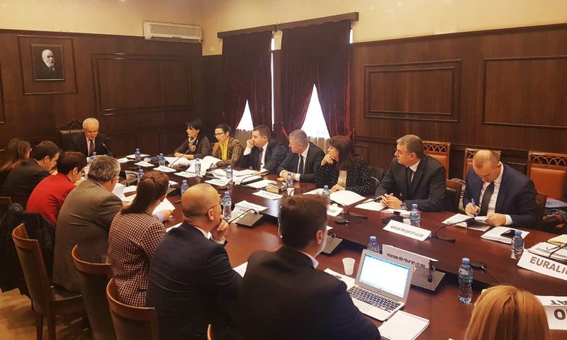 KED refuzon presionet e Metës: S’ndryshon rendin e ditës dhe konfirmon kandidatin e parë për Kushtetuesen! Ja skenarët për mandatin e Dvoranit KED refuzon presionet e Metës: S’ndryshon rendin e ditës dhe konfirmon kandidatin e parë për Kushtetuesen! Ja skenarët për mandatin e Dvoranit