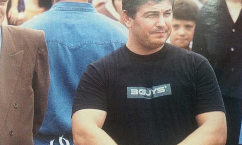 Armiqë pa fund, shteti se mbron! Arrestoi emra të famshëm të botës së k.rimit: Kolonelit të “hekurt” në Shqipëri i sekuestrojnë makinën e blinduar Armiqë pa fund, shteti se mbron! Arrestoi emra të famshëm të botës së k.rimit: Kolonelit të “hekurt” në Shqipëri i sekuestrojnë makinën e blinduar