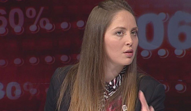 “Shkon nga i fryn era”, gazetari ‘thumbon’ Brisida Shehajn dhe merr në mbrojte Rudina Hajdarin, ish-drejtoresha e Tatimeve i kthehet menjëherë “Shkon nga i fryn era”, gazetari ‘thumbon’ Brisida Shehajn dhe merr në mbrojte Rudina Hajdarin, ish-drejtoresha e Tatimeve i kthehet menjëherë