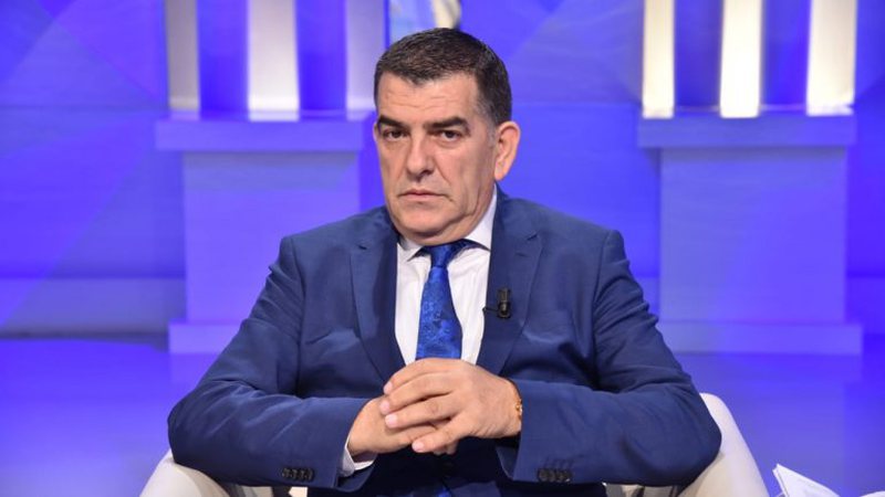 Saimir Vishaj: Të shkarkuarit nga vetingu po pastrojnë paratë me studio avokatie, të rrinë 15 vjet larg sistemit të drejtësisë Saimir Vishaj: Të shkarkuarit nga vetingu po pastrojnë paratë me studio avokatie, të rrinë 15 vjet larg sistemit të drejtësisë