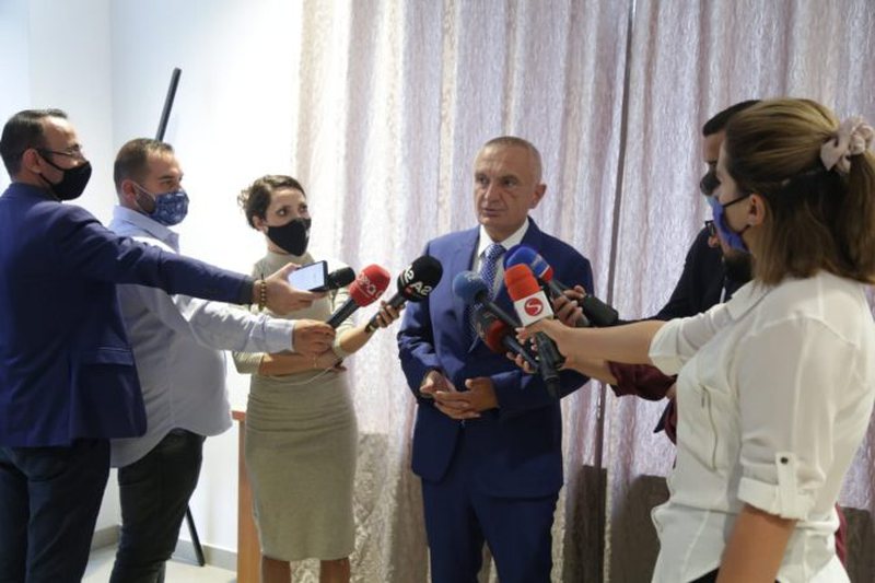 Ilir Meta nuk ndal kërcënimet dhe broçkullisjet: Nëse devijohet pakti i 5 qershorit përgjegjës Edi Rama, nuk do më vijë aspak keq për fatin e tij Ilir Meta nuk ndal kërcënimet dhe broçkullisjet: Nëse devijohet pakti i 5 qershorit përgjegjës Edi Rama, nuk do më vijë aspak keq për fatin e tij