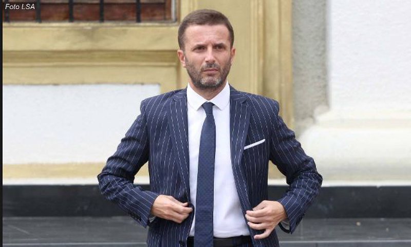 “Lylzimi është film i parë, bardhë e zi dhe me pagesë”! Erion Braçe, “telendis” Bashën dhe anal-istin Andi Bushati: Duan të dëmtojnë të mesmit që po ngrenë kokën! “Lylzimi është film i parë, bardhë e zi dhe me pagesë”! Erion Braçe, “telendis” Bashën dhe anal-istin Andi Bushati: Duan të dëmtojnë të mesmit që po ngrenë kokën!