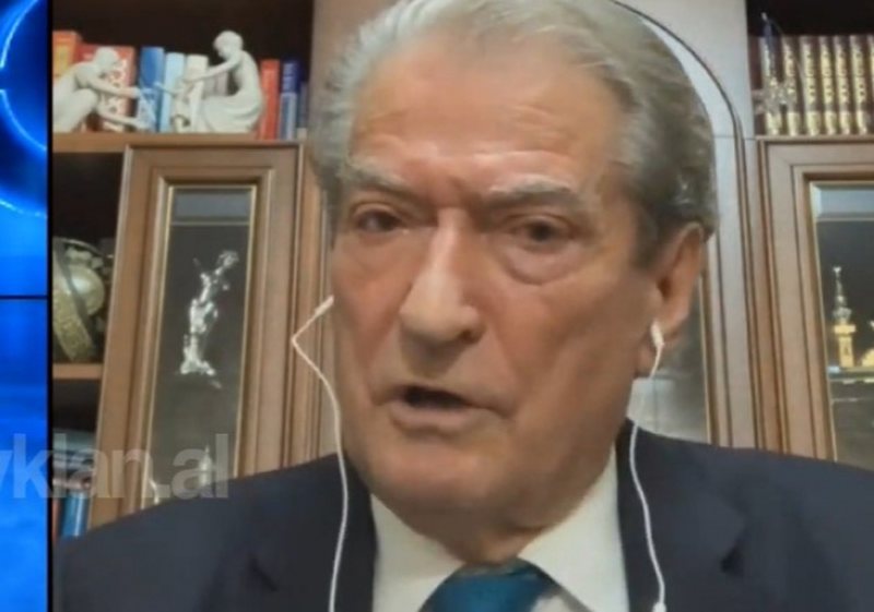 Vazhdon të degradoi mendërisht Berisha: Fatos Klosi e nxori në pritë Hajdarin! Militanti më tha në zyrë i tronditur që ai kishte vrarë Azemin Vazhdon të degradoi mendërisht Berisha: Fatos Klosi e nxori në pritë Hajdarin! Militanti më tha në zyrë i tronditur që ai kishte vrarë Azemin