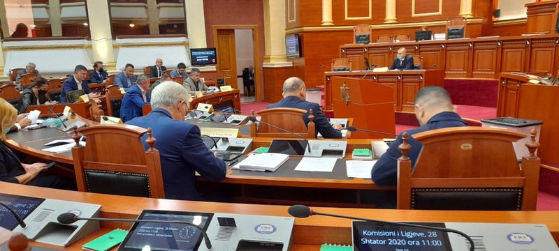 Presioni amerikan shtyn miratimin e Kodit Zgjedhor: Mazhoranca e vendosur për të eliminuar koalicionet, drafti i PS bashkohet me të Murrizit Presioni amerikan shtyn miratimin e Kodit Zgjedhor: Mazhoranca e vendosur për të eliminuar koalicionet, drafti i PS bashkohet me të Murrizit