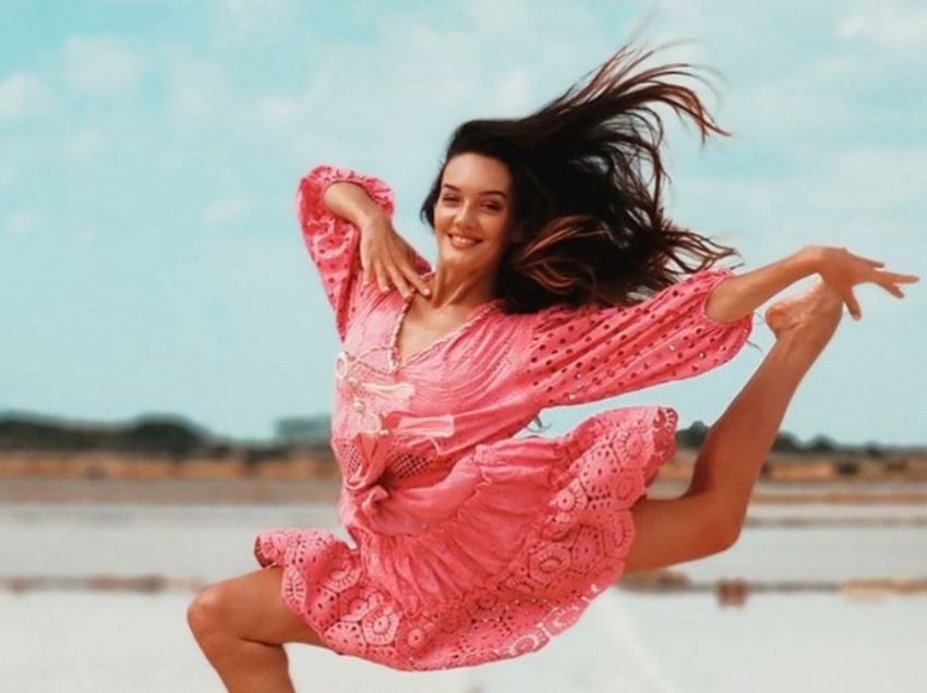 Arilena Ara arrin një tjetër sukses, bëhet pjesë e 8 vajzave më të fuqishme të botës