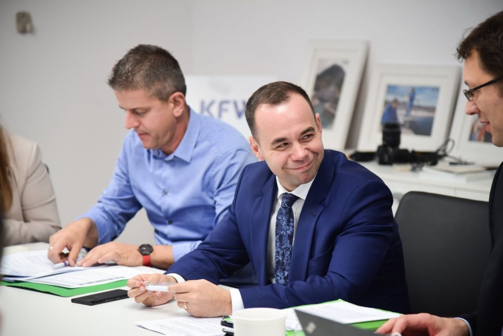 INVESTIGIMI: Kompania e lidhur me një zyrtar shqiptar, “ekspeditë” biznesi në Afrikë INVESTIGIMI: Kompania e lidhur me një zyrtar shqiptar, “ekspeditë” biznesi në Afrikë