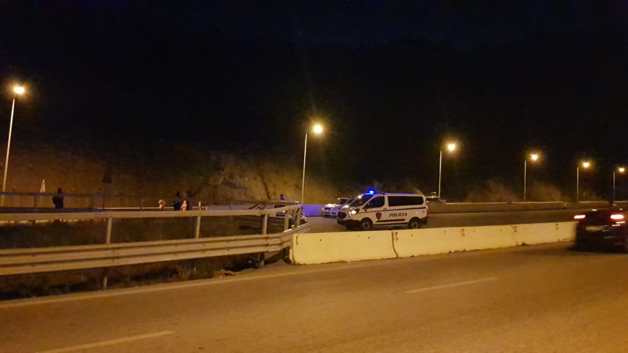 Aksidenti i rëndë në Elbasan – Tiranë: Ndërrojnë jetë 2 vajza, edhe të plagosurat në gjendje kritike për jetën