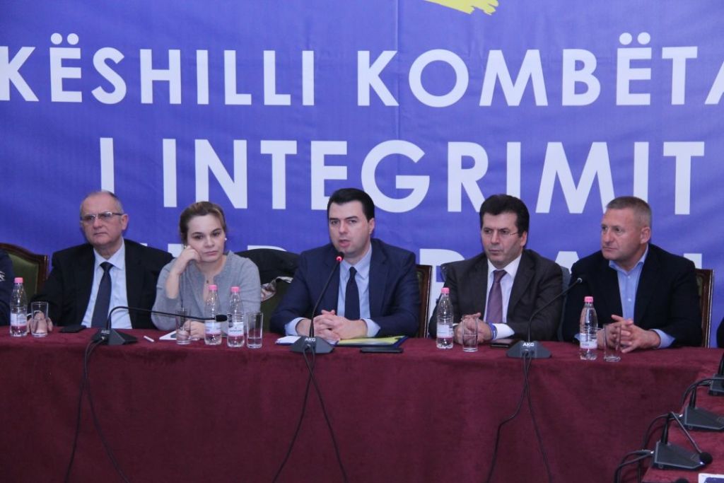 Analogjia me dy rrotacionet e 2005 e 2013, pse sot opozita është në ngërç për tu rifutur në sistem Analogjia me dy rrotacionet e 2005 e 2013, pse sot opozita është në ngërç për tu rifutur në sistem