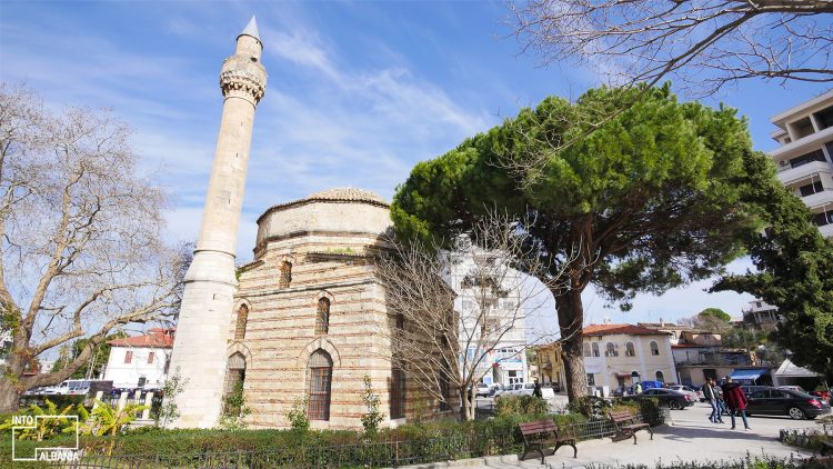 Ja çfarë ndodhi në Vlorë: Ndërpritet për pak çaste ceremonia ku të pranishëm ishin Rama dhe Meta,