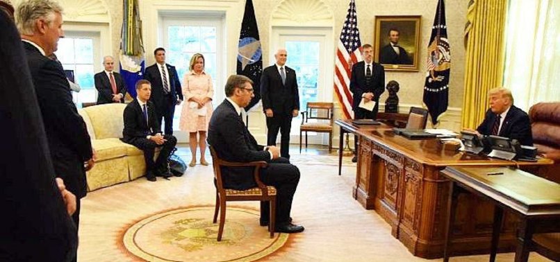 Përgjigjie brilante e Aleksandër Vuçiç që vlen edhe për negociatorët kosovar: Pse nuk mund t’i bija me shqelm karriges përballë Trump?!