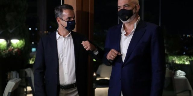 Zoran Zaev: Greqia, e gatshme të furnizojë Shqipërinë dhe Maqedoninë e Veriut me vaksinën COVID-19