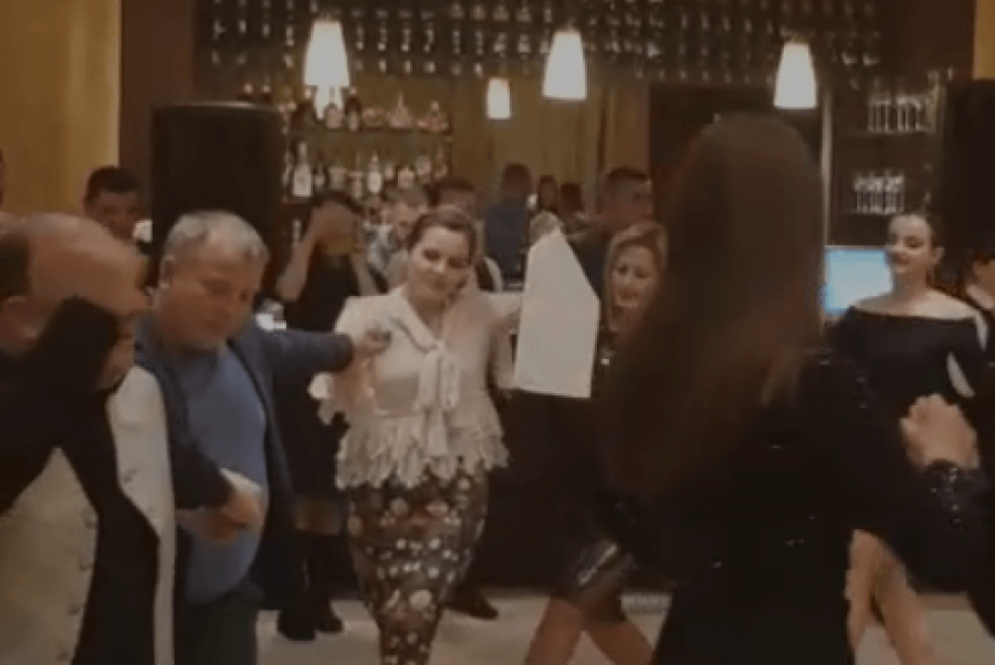 Deliron “besimtarja” Kryemadhi: “S’ka COVID, kush beson në Zot jeton i lumtur”! Braçe i kthehet keq Kryemadhit dhe nuk i lë gjë pa nxjerrë: Po, mes mureve prej parash të një shtëpie si e jotja!