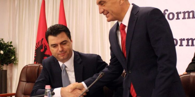 E quajtën akt banditesk, Meta e Basha “ulin” kokën përballë Ramës për listat e koalicionet. Gati data e zgjedhjeve E quajtën akt banditesk, Meta e Basha “ulin” kokën përballë Ramës për listat e koalicionet. Gati data e zgjedhjeve