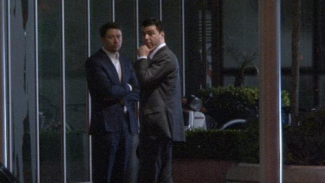 E pabesueshme çfarë kllounësh! Nga diplomatë, tek gazetarë, Shkëlzen Berishën e urojnë për “fitoren” në SHBA, po 1.2 milion $ a do i’a paguaj ndonjëri nga këta?!