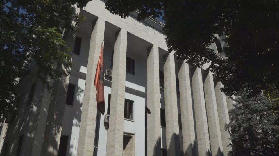 KED i hap rrugën një kandidati të Metës për në Kushtetuese KED i hap rrugën një kandidati të Metës për në Kushtetuese