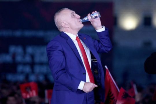 E pathëna për Metën: Njeriu që s’inspiroi kurrë! Bosh në fantazi, pa asnjë thërrmi intelektualitet… kjo i ka rrënjët në paskrupullsinë