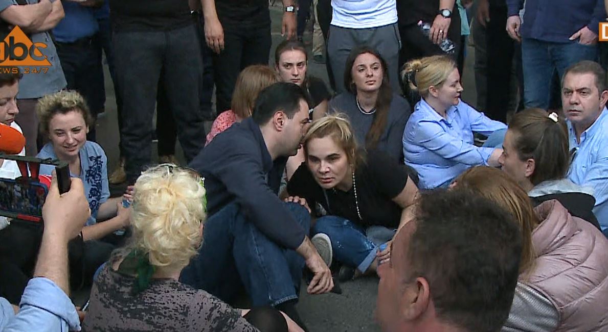 “Qesharakët e SHQUP-it janë kundër hapjes së listave”, Balla: Uroj që PD mos ketë rifilluar alibitë për të shmangur zgjedhjet “Qesharakët e SHQUP-it janë kundër hapjes së listave”, Balla: Uroj që PD mos ketë rifilluar alibitë për të shmangur zgjedhjet