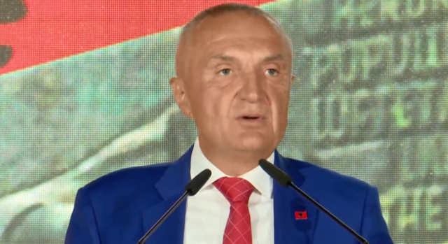 Meta, retorikë kërcënuese ndaj Ramës: Lufta Vlorës dëshmoi se ky vend ka zot. Kur populli i merr në dorë fatet e veta, ato janë të sigurta Meta, retorikë kërcënuese ndaj Ramës: Lufta Vlorës dëshmoi se ky vend ka zot. Kur populli i merr në dorë fatet e veta, ato janë të sigurta