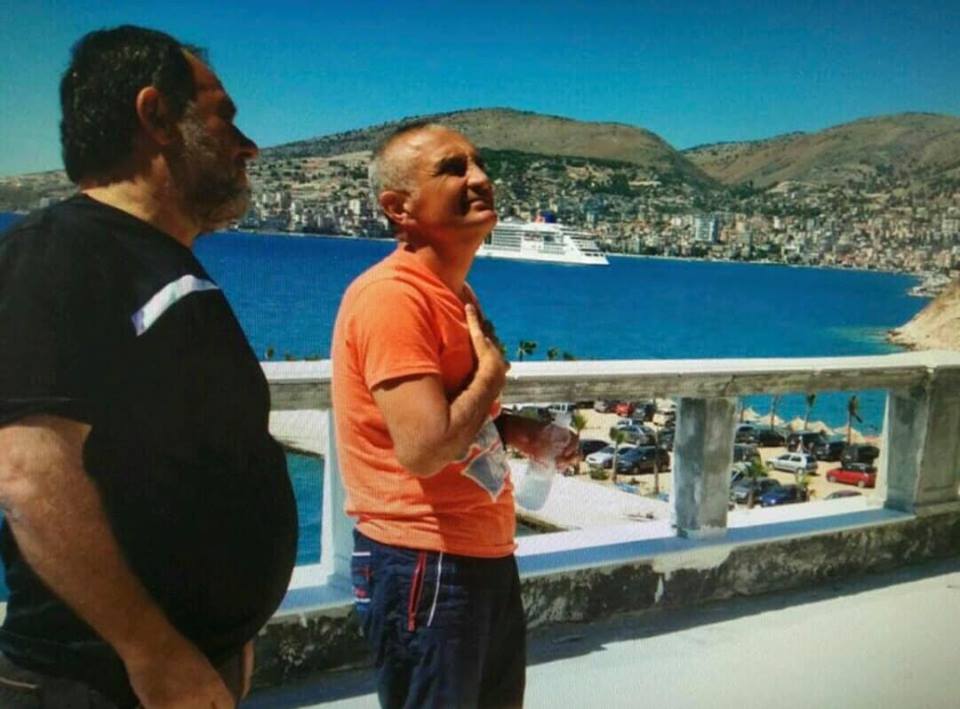 ‘Bujqësia e braktisur’! Çuçi i përgjigjet Metës: Po bën fushatë me postin, në “rënie” është vetë Presidenti ‘Bujqësia e braktisur’! Çuçi i përgjigjet Metës: Po bën fushatë me postin, në “rënie” është vetë Presidenti