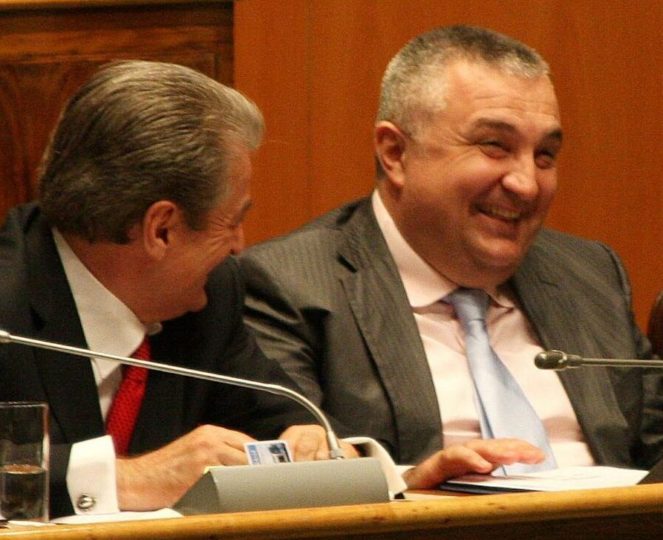 Berisha akuzoi presidentin: Iu lut Shkëlzenit tim të ndërhynte te unë që të mos dorëhiqej! Ilir Meta tregon se kufijtë e zhytjes në krim, s’kanë kufi Berisha akuzoi presidentin: Iu lut Shkëlzenit tim të ndërhynte te unë që të mos dorëhiqej! Ilir Meta tregon se kufijtë e zhytjes në krim, s’kanë kufi