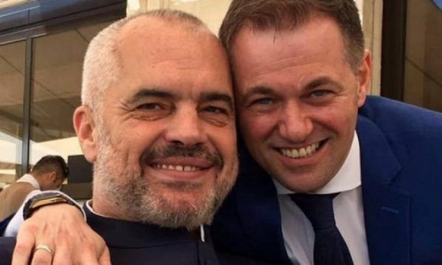 Gent Gazheli i njohur si “Çorapja”, emërohet Drejtori i Përgjithshëm i Doganave Gent Gazheli i njohur si “Çorapja”, emërohet Drejtori i Përgjithshëm i Doganave