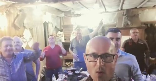 Armand Duka, presidentët e Superiores dhe gazetarët, e “djegin” para ndeshjes me Bjellorusinë