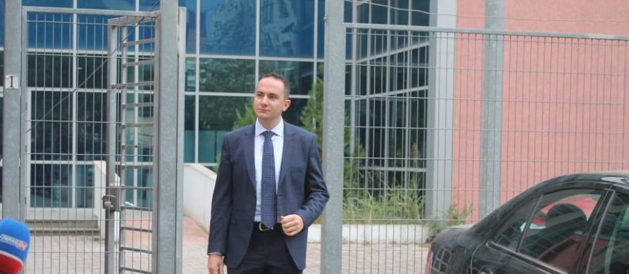 Braçe: Shantazh kriminal i PD mbi administratën do ndëshkohen në mënyrë shembullore! E sfidoj partinë e Lylit të vërtetoi vetëm një emër Braçe: Shantazh kriminal i PD mbi administratën do ndëshkohen në mënyrë shembullore! E sfidoj partinë e Lylit të vërtetoi vetëm një emër