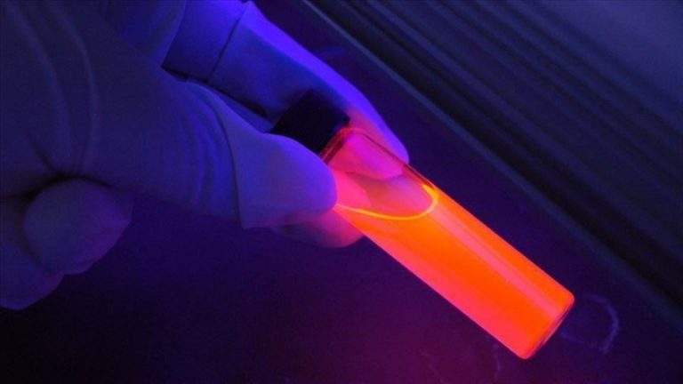 Shpiket llamba “UV” që mund të dezinfektojë hapësirat e mbyllura dhe të “vrasë” koronavirusin