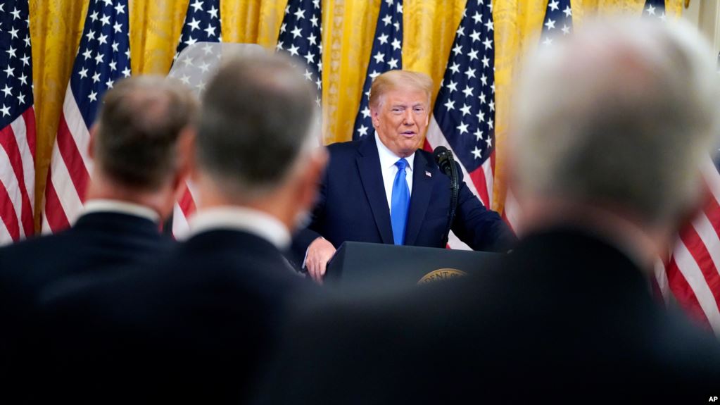 Donald Trump i shmanget angazhimit për pranimin e një kalimi paqësor të pushtetit, nëse humbet zgjedhjet Donald Trump i shmanget angazhimit për pranimin e një kalimi paqësor të pushtetit, nëse humbet zgjedhjet