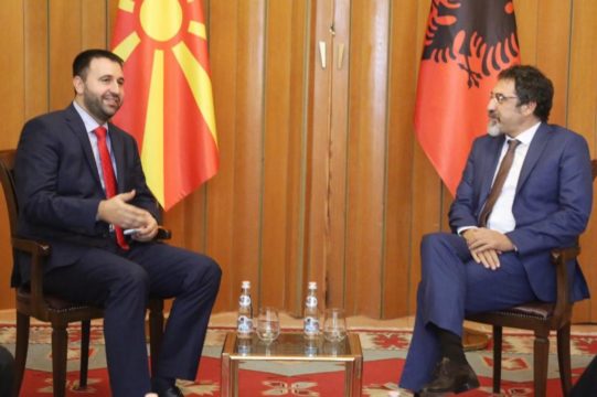 Shengeni Ballkanik: Shqipëria dhe Maqedonia e Veriut nënshkruajnë marrëveshjen për shkëmbimin tregtar të produkteve bujqësore