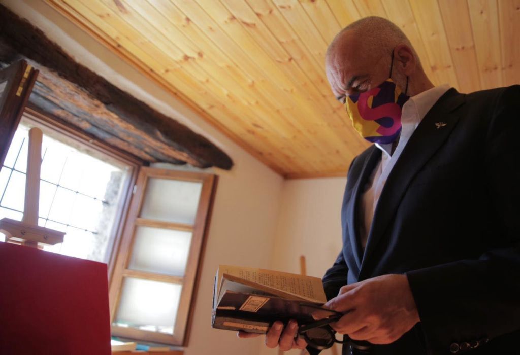 FOTOT nga shtëpia e Gjergj Fishtës, Rama: Kështu është edhe dallimi mes Shqipërisë që kishim dhe asaj që duam FOTOT nga shtëpia e Gjergj Fishtës, Rama: Kështu është edhe dallimi mes Shqipërisë që kishim dhe asaj që duam