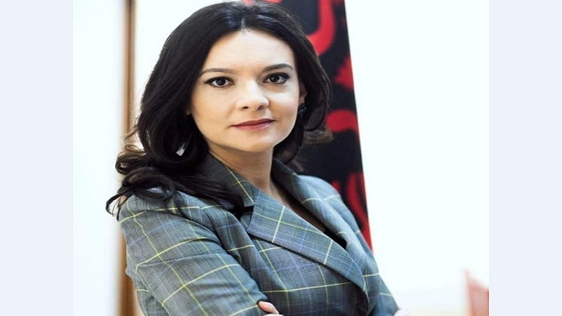 Elisa Spiropali: Ilir Meta rrëkëllen rakinë e marrëzisë! Elisa Spiropali: Ilir Meta rrëkëllen rakinë e marrëzisë!