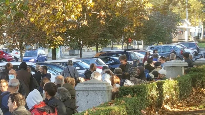 Radhë të gjata “për një copë bukë” në Beograd Radhë të gjata “për një copë bukë” në Beograd