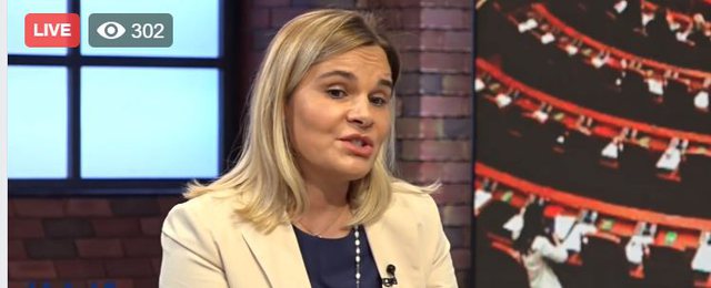 Monika merr 40 deputet…në ëndërr! Surprizohet Iliri Monika merr 40 deputet…në ëndërr! Surprizohet Iliri