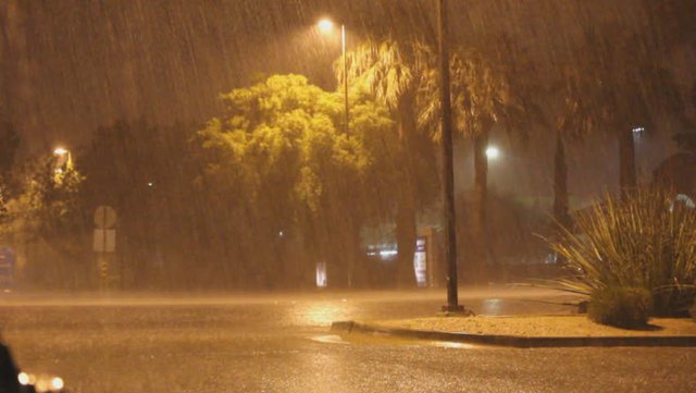 Vijon të jetë i përkeqësuar moti në vend, përmbytje të mëdha në Durrës/ Ja çfarë ka ndodhur Vijon të jetë i përkeqësuar moti në vend, përmbytje të mëdha në Durrës/ Ja çfarë ka ndodhur