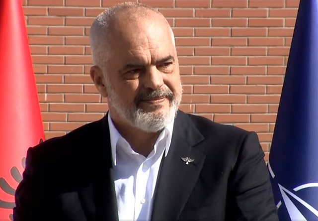 Rama publikon videon dhe thumbon kritikët: Me këto pamje ju uroj një të dielë të bukur!