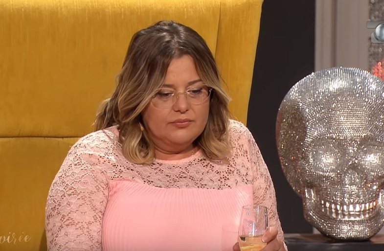 Anila Basha del në mbrojtje të “zëhamsit” të Metës: Stop sulmeve ndaj tij! Përgjigjia e gazetarit: Thithlopa gjobëvënëse ordinere Anila Basha del në mbrojtje të “zëhamsit” të Metës: Stop sulmeve ndaj tij! Përgjigjia e gazetarit: Thithlopa gjobëvënëse ordinere