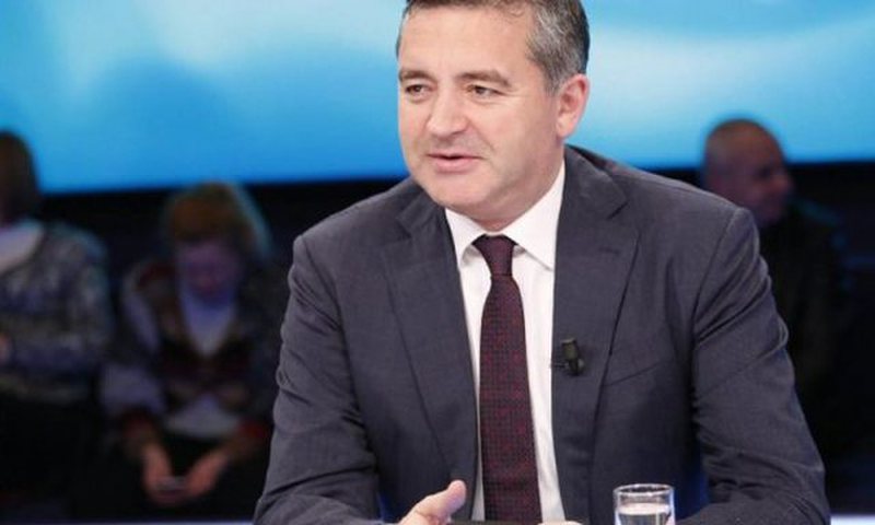 Këngëtarja shqiptare reagon për deklaratën e bujshme të ministrit Klosi: Ku e merr mallin?