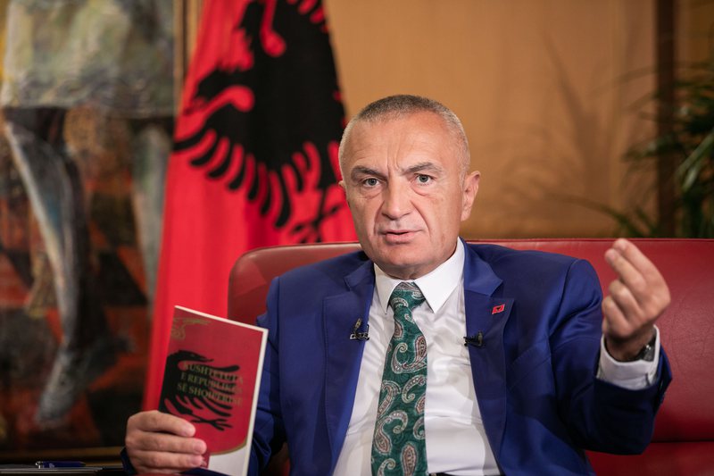 Meta e humbet fare, ngjall sërish të vdekurit dhe sulmon të atin e Ramës, godet Yuri Kim dhe flet për luftë me mazhorancën Meta e humbet fare, ngjall sërish të vdekurit dhe sulmon të atin e Ramës, godet Yuri Kim dhe flet për luftë me mazhorancën