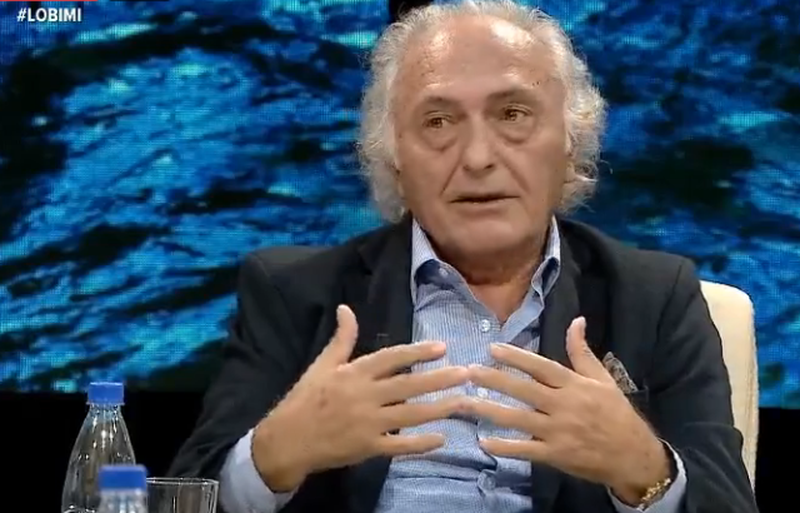 “Këta këpusin kumbulla me sytë nga 3 Nëntori”! Frrok Çupi del me paralajmërimin e fortë dhe i nxjerr ‘bojën’ Metës: Kryetari i shtetit është kapur… “Këta këpusin kumbulla me sytë nga 3 Nëntori”! Frrok Çupi del me paralajmërimin e fortë dhe i nxjerr ‘bojën’ Metës: Kryetari i shtetit është kapur…