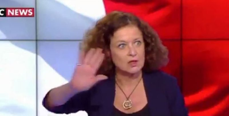 Gazetarja franceze lëshon deklaratën skandaloze: Shamia është uniforma e armiqve të Francës! Shpërthejnë reagimet në rrjet