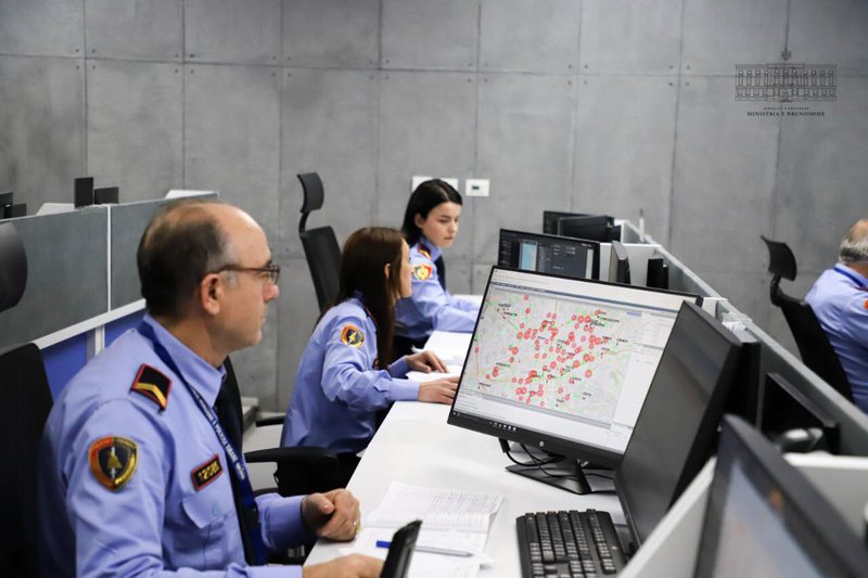 Miratohet ligji për policinë, ja hilja me përgjimet e survejimet nga ana e efektivëve, SPAK e prokuroria rol vetëm në udhëzim Miratohet ligji për policinë, ja hilja me përgjimet e survejimet nga ana e efektivëve, SPAK e prokuroria rol vetëm në udhëzim