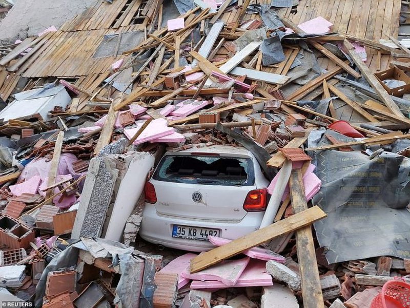 VIDEO/ Pamje të tmerrshme me dron, shikoni si është transformuar Izmiri pas tërmetit tragjik