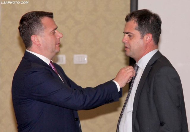 Basha në panik për kandidatët e Durrësit. Demokratët e Kënetës tentojnë të rrahin Oerd Bylykbashin. Xhaferraj qetëson gjakrat: Ju e dini që nuk ju tradhëtoj kurrë