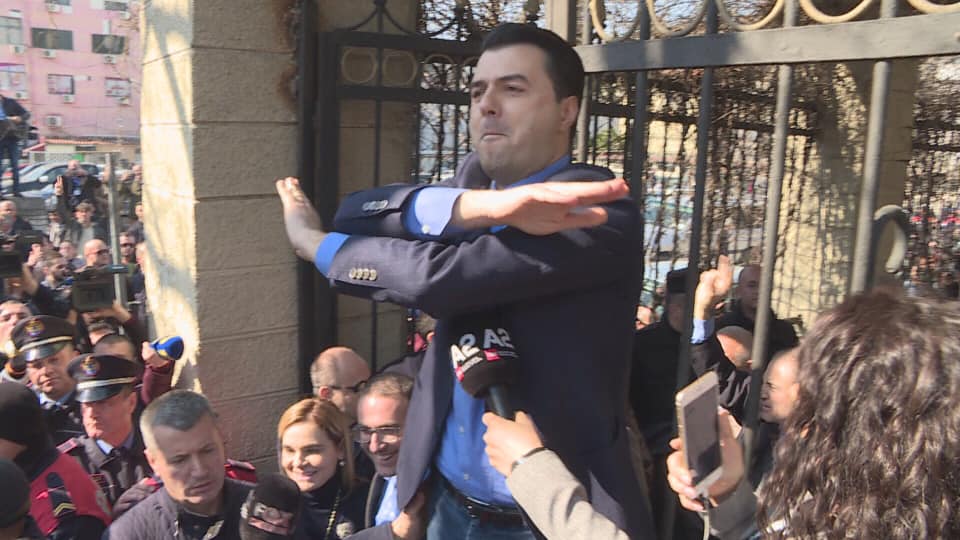 Më shumë se sa një “tradhtar”, Lulzim Basha është thjesht një gënjeshtar Më shumë se sa një “tradhtar”, Lulzim Basha është thjesht një gënjeshtar